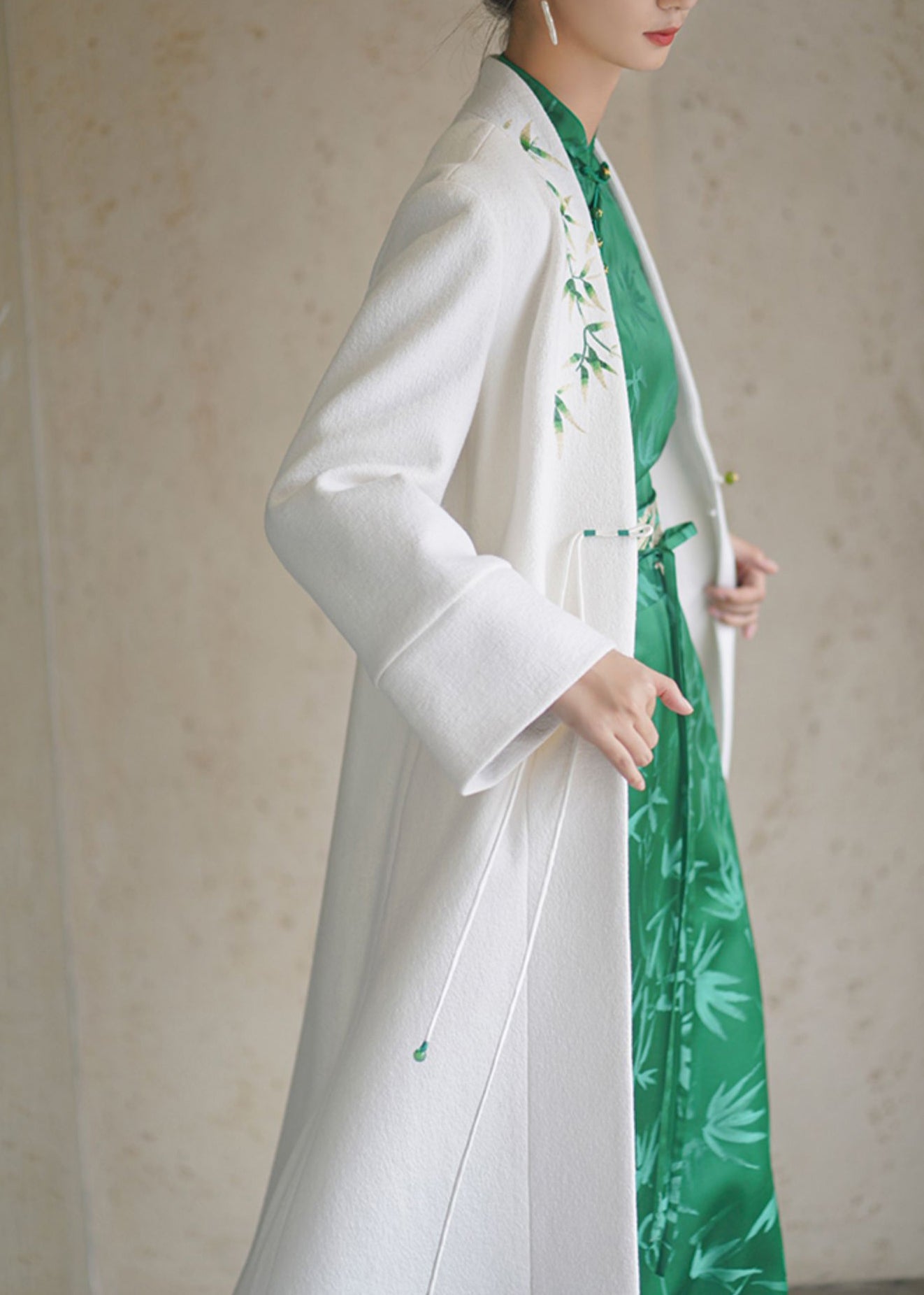 Chinese Style White Tasseled Embroideried Pockets Woolen Coats Winter