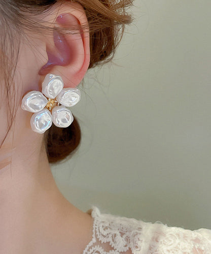 White Alloy Wrinkled Pearl Stud Earrings