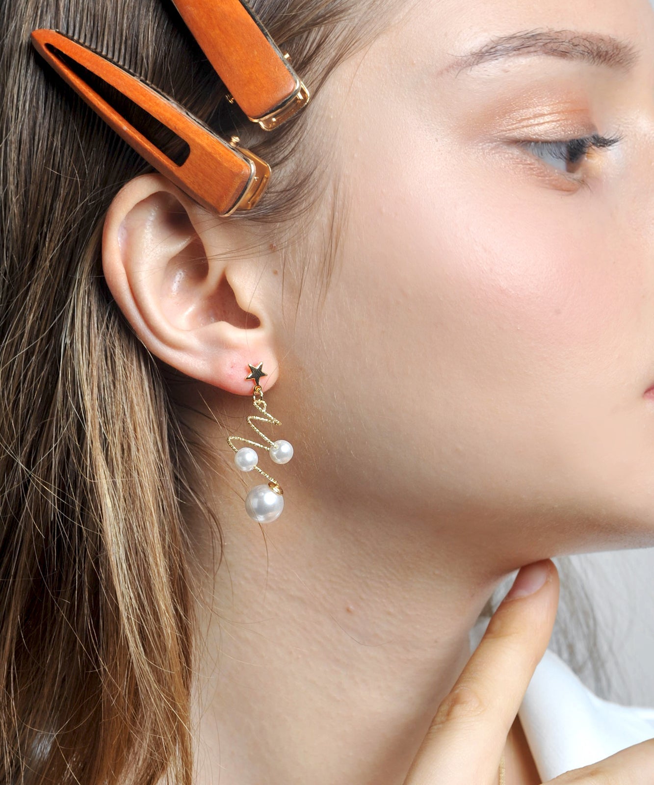 Vogue White Copper Pearl Star Screw Drop Earrings
