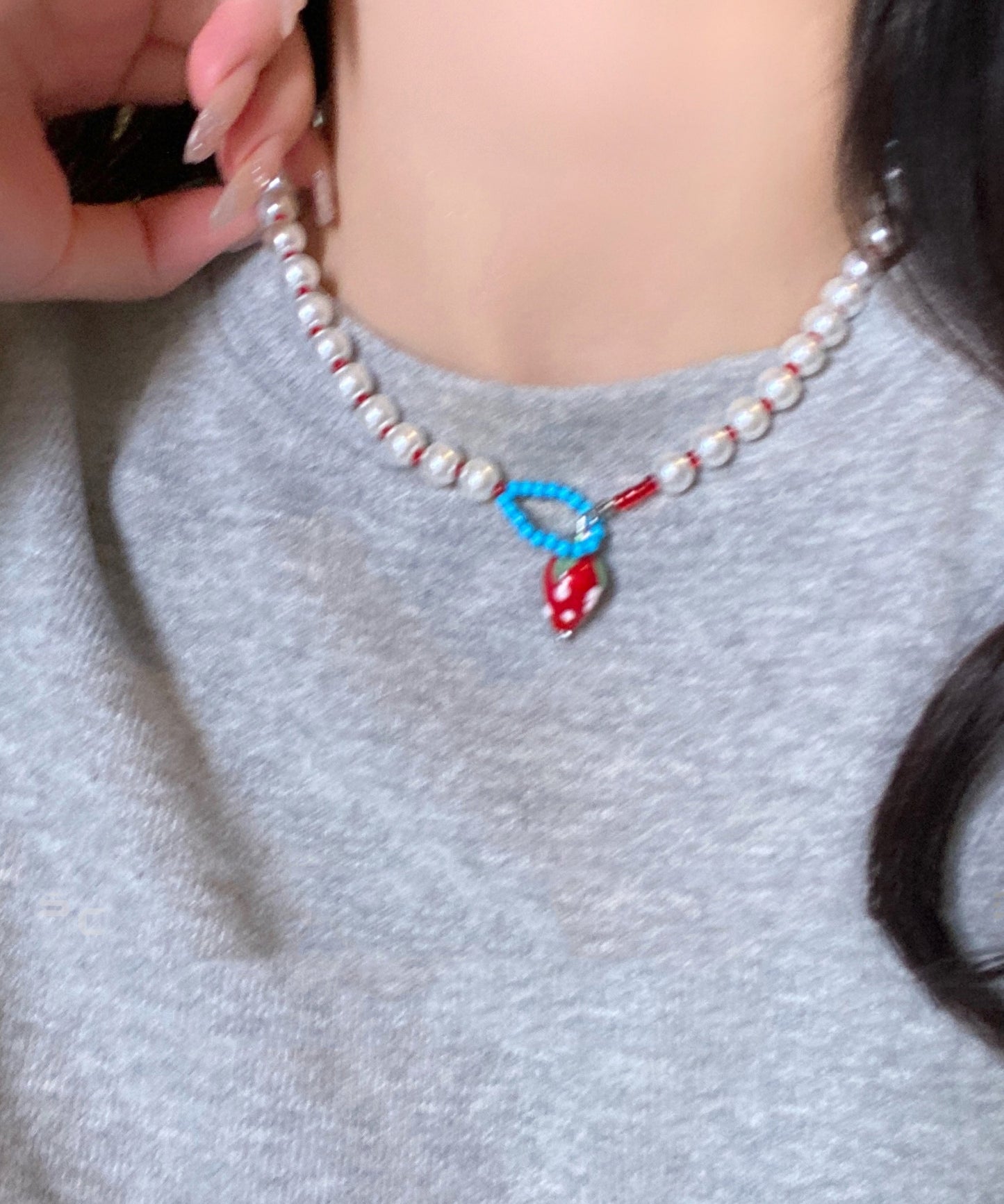 White Alloy Strawberry Pearl Pendant Necklace