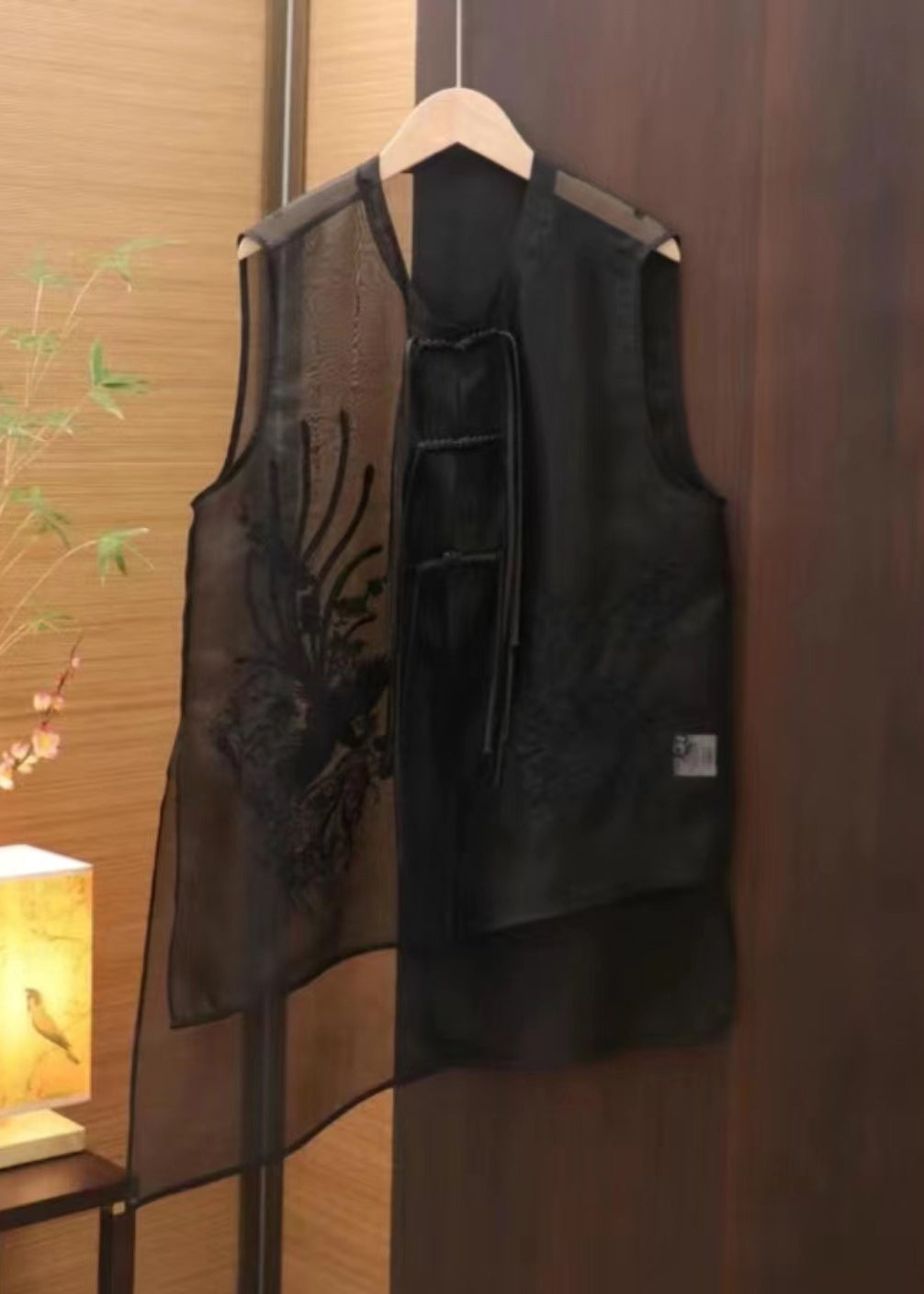 Vogue Black O-neck Embroideried Button Silk Waistcoat Summer
