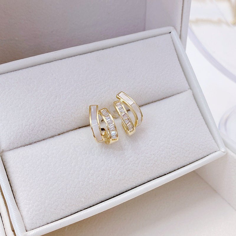 [] Alexa 9 to 5 Earrings