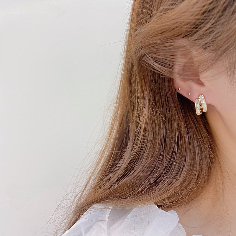 [] Alexa 9 to 5 Earrings