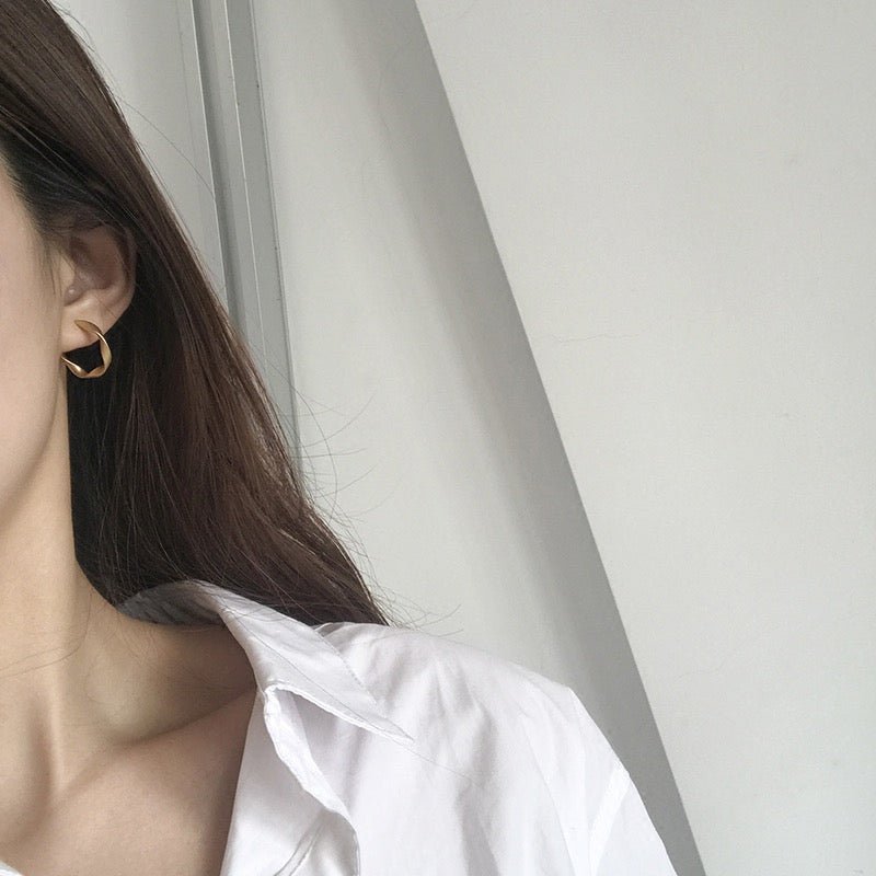 [] Ceres 9 to 5 Hoop Earrings