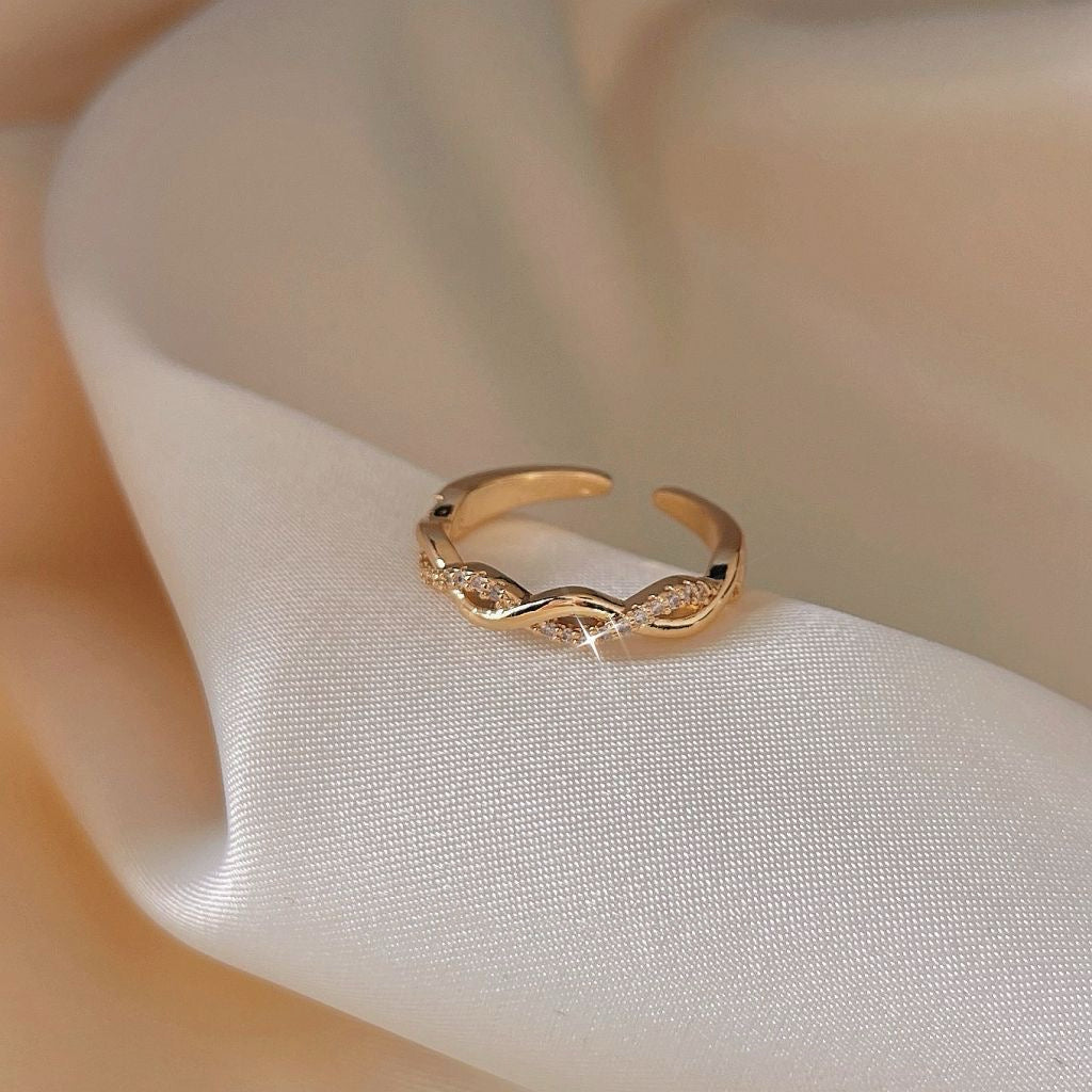 Elaine 9 to 5 Ring