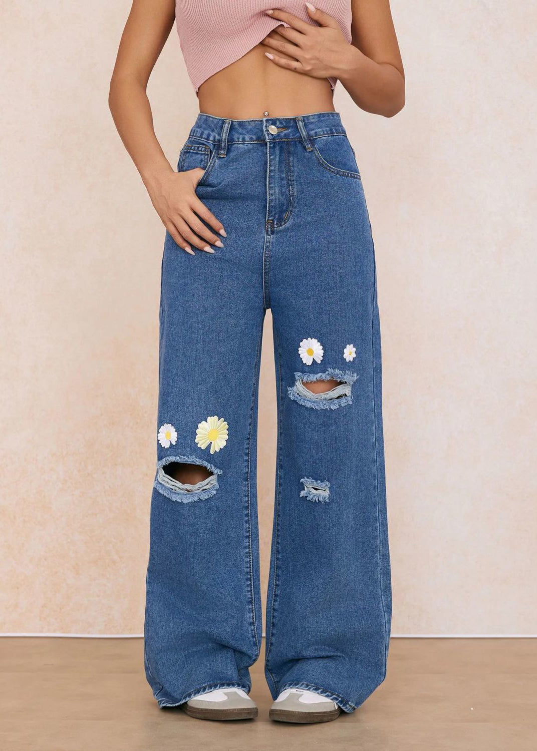 Stylish Blue Embroidered Pockets Straight Ripped Jeans Spring