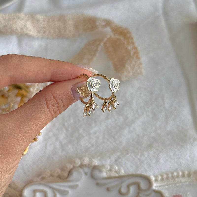 [] Emilia White Rose Earrings