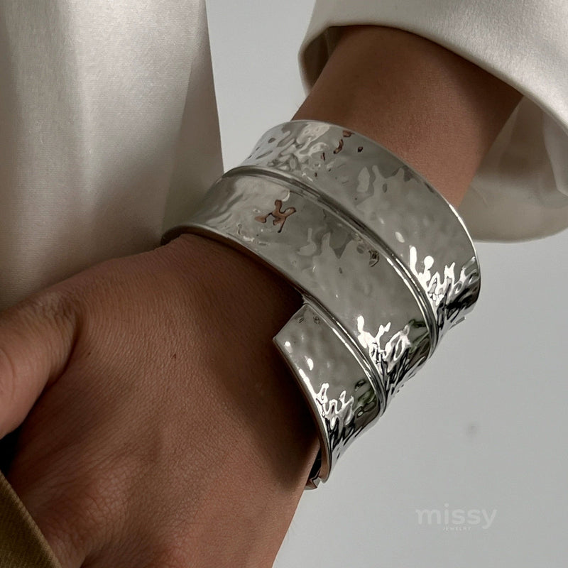 Leonor Triple-layer Hammered Cuff