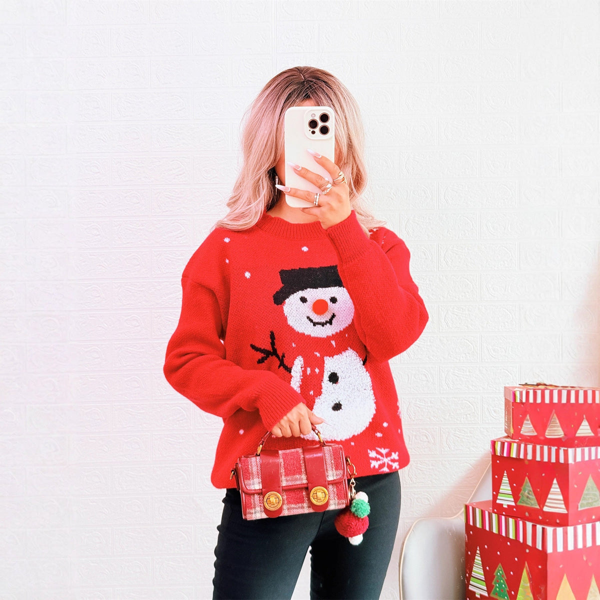 Women's Christmas Sweater with Festive Snowman Motif and Cozy Cut