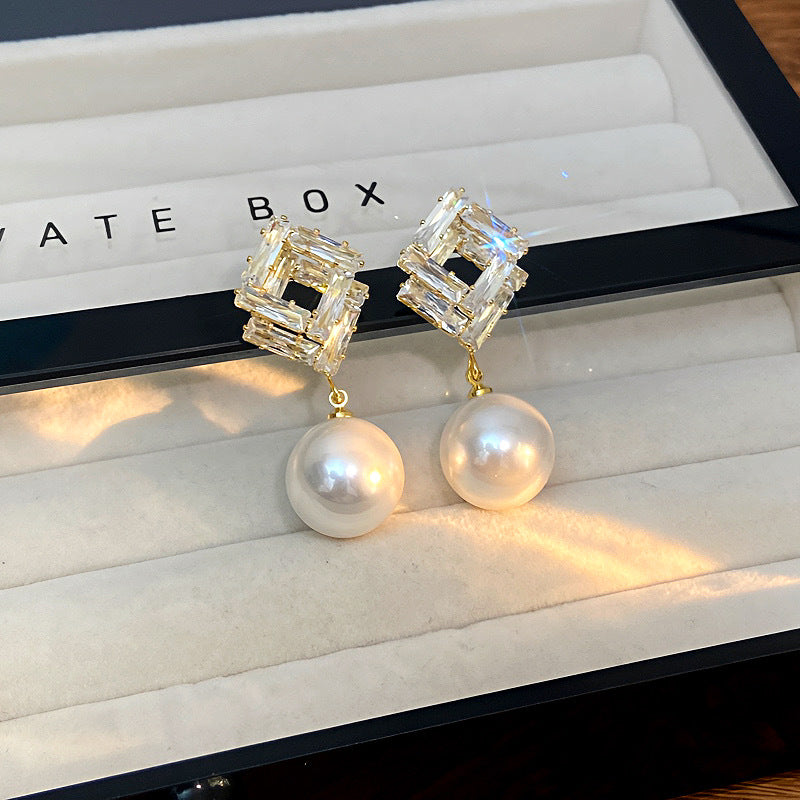 Ellee Geometric Pearl Zircon Earrings