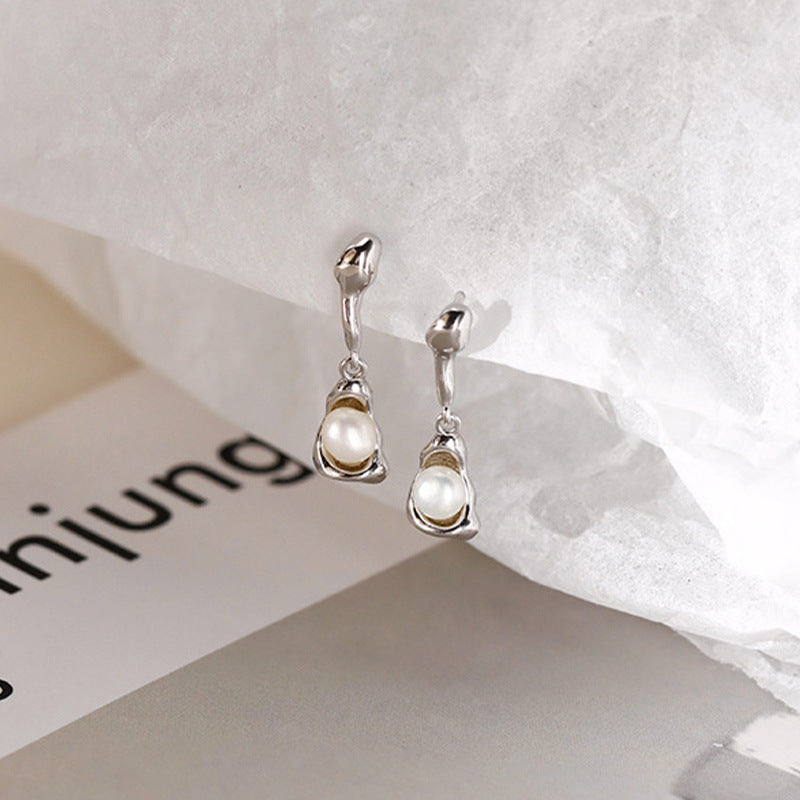 Melonie Minimal Pearl Earrings