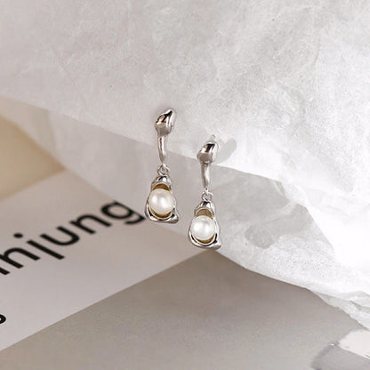 Melonie Minimal Pearl Earrings
