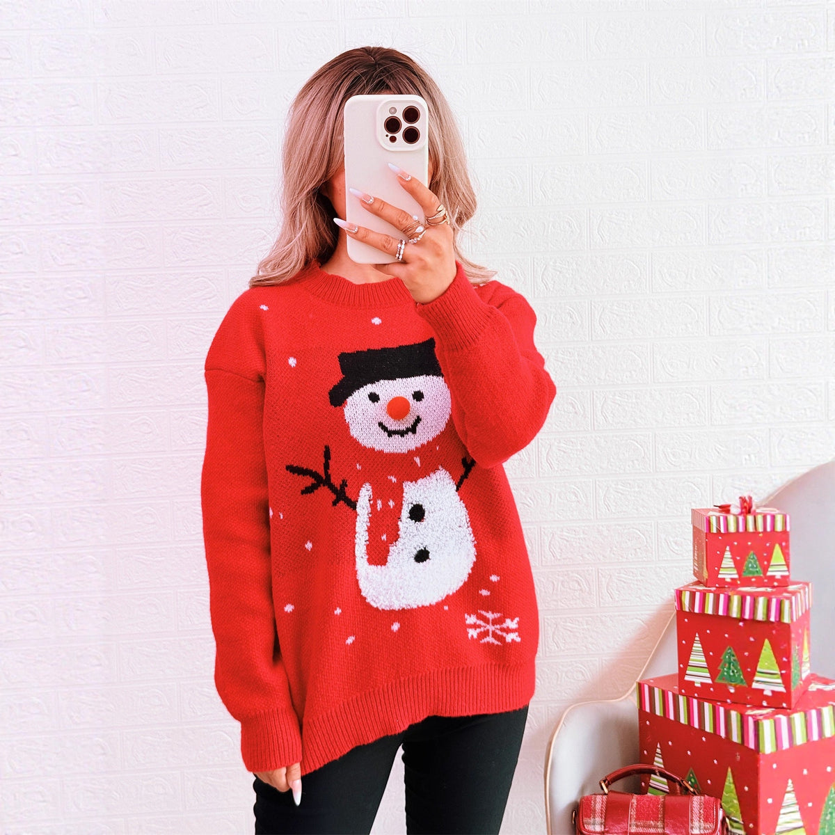 Women's Christmas Sweater with Festive Snowman Motif and Cozy Cut