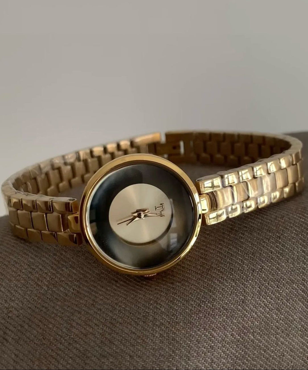 Fine Gold Stainless Steel Hardlex Crystal Watches