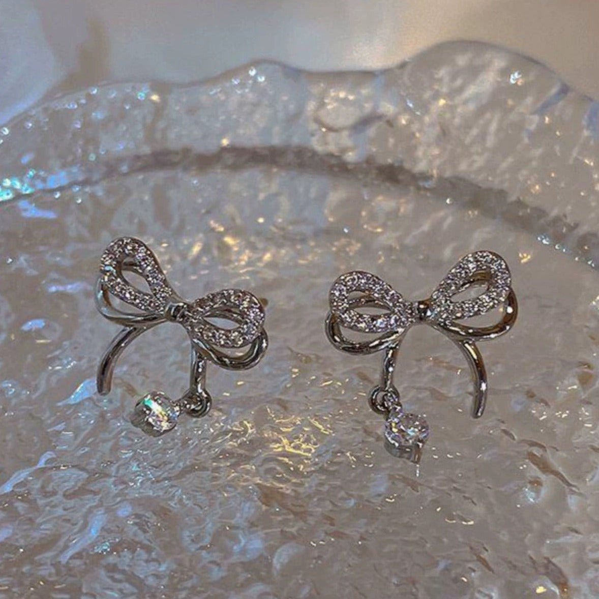 [] Delilah Bow Earrings