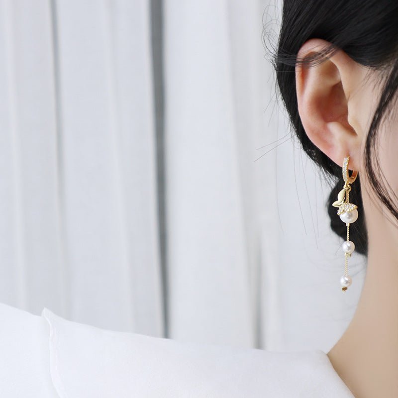 [] Butterfly Huggie Earrings
