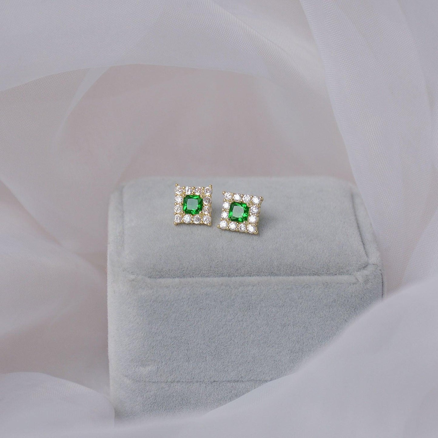 [] Baroque Stud Earrings