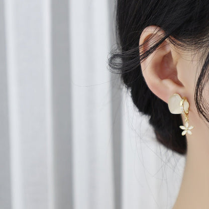 [] Heart and Dangly Flower Earrings