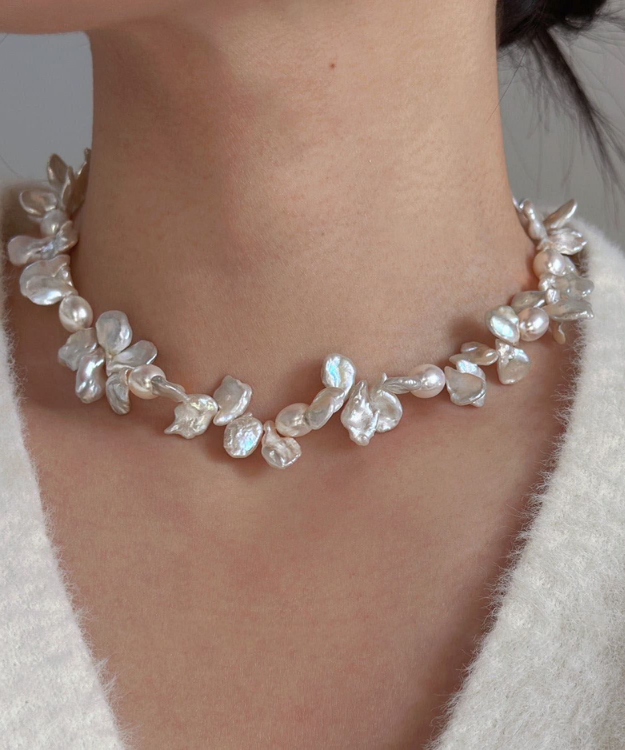 White Alloy Petal Pearl Princess Necklace