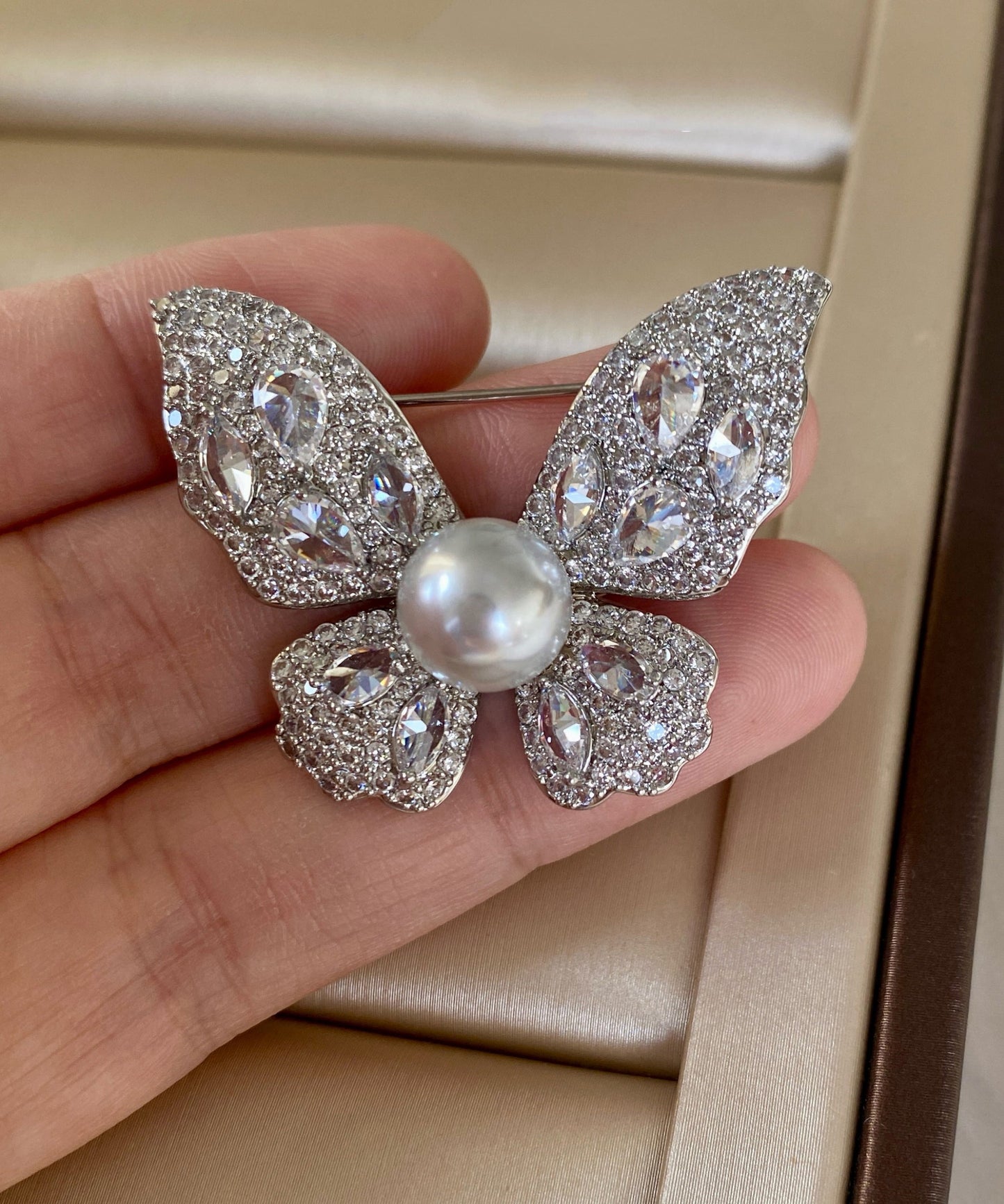 Light Zircon Pearl Butterfly Brooches