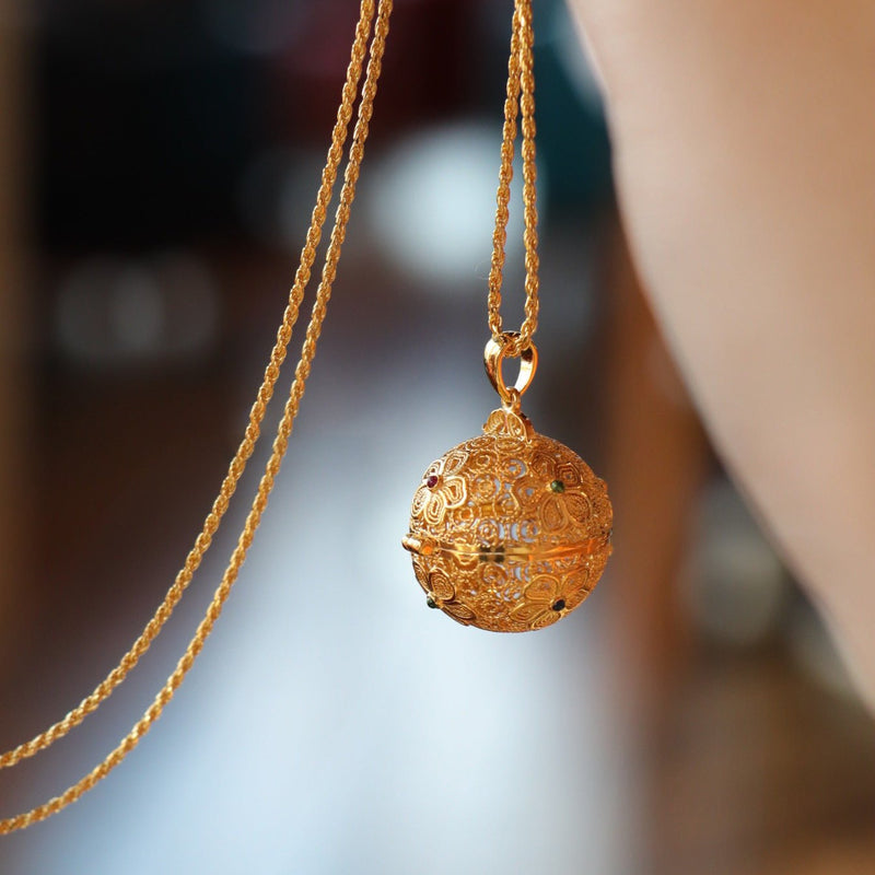 [] Flower Ball Locket Necklace