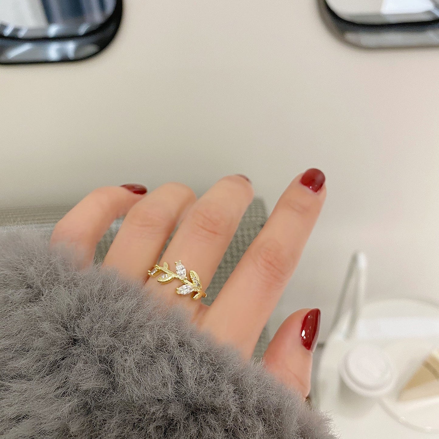 [] Golden Leaves Ring