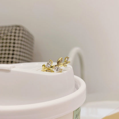 [] Golden Leaves Ring