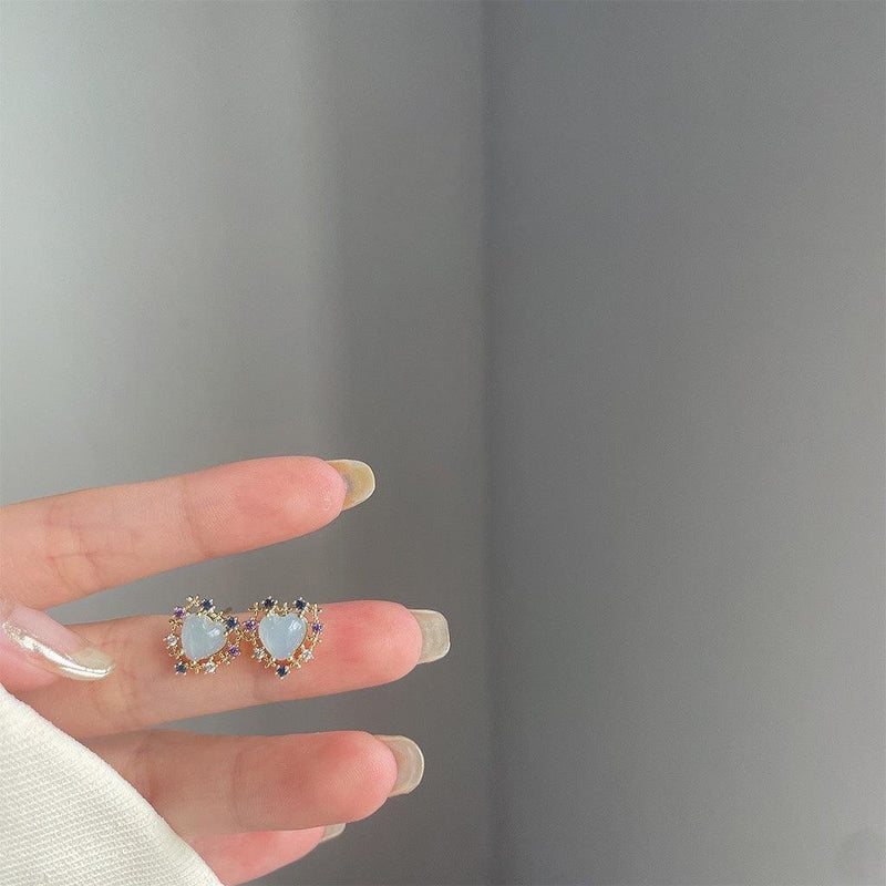 [] Chloe Heart Stud Earrings