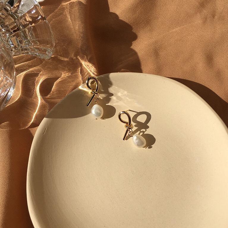 [] Knot Pearl Earrings
