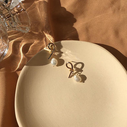 [] Knot Pearl Earrings