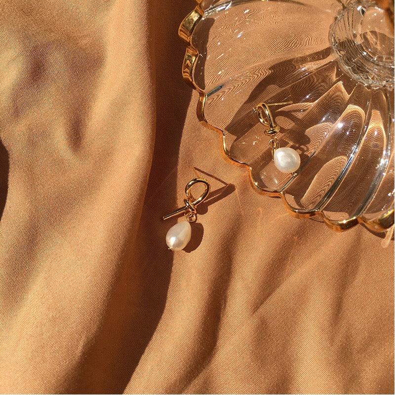 [] Knot Pearl Earrings