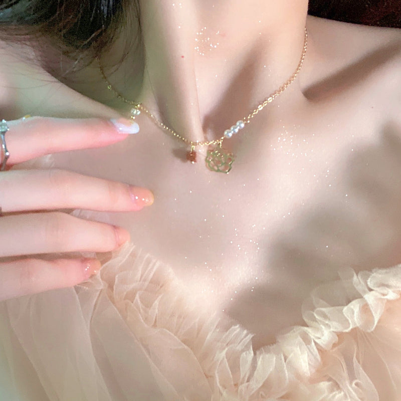 [] Rose Necklace