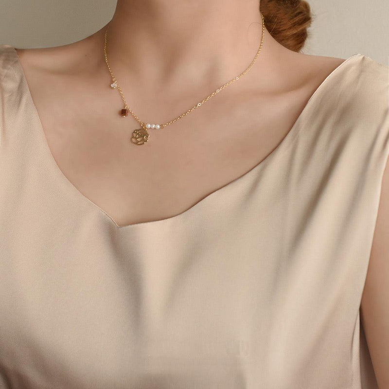 [] Rose Necklace