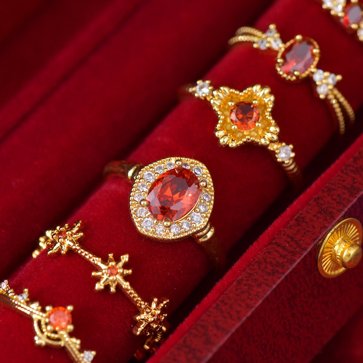 Scarlet Étoile Ring