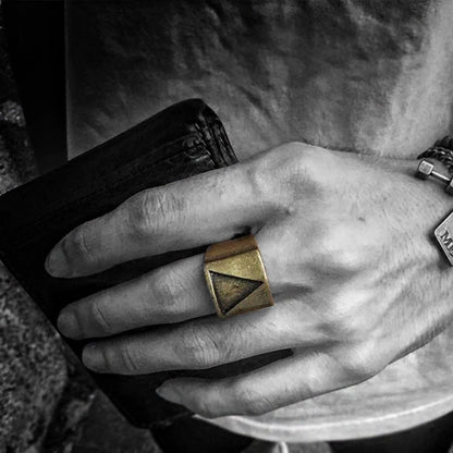 Unique Triangle Geometric Ring