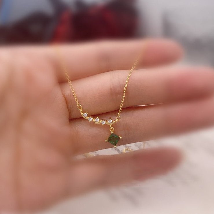 Verdant Emerald Necklace in Gold