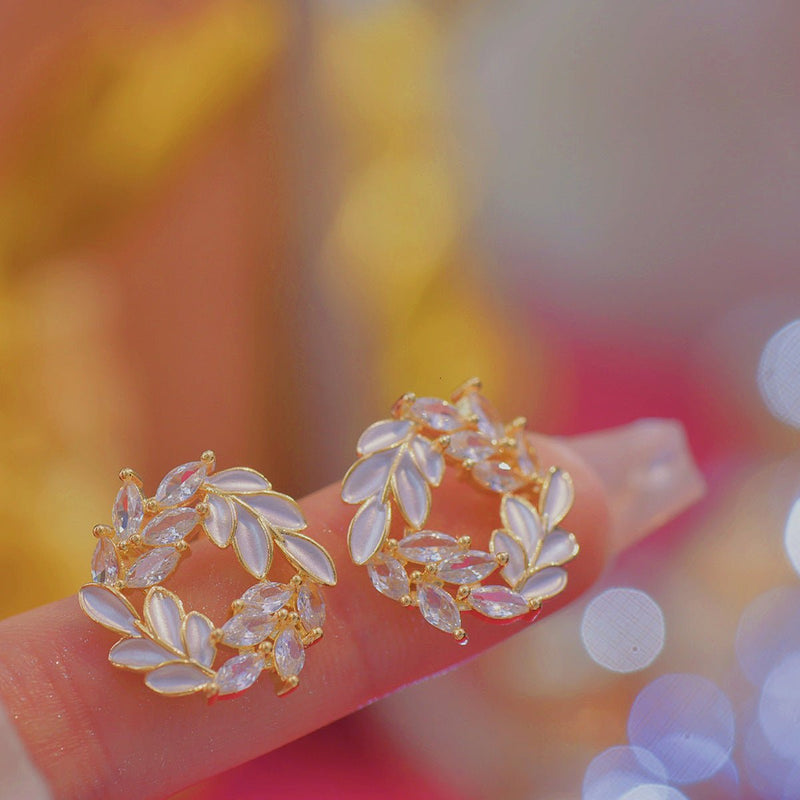 [] Wreath Stud Earrings